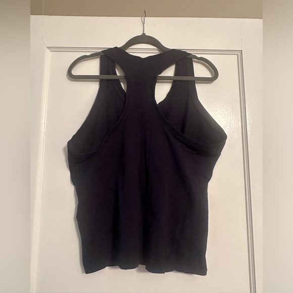PRANAYAMA RESTORE WRAP and MOMENTUM SEAMLESS TANK set - Picture 10 of 11
